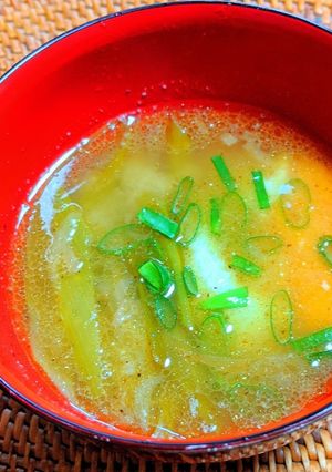 温泉卵とフライドオニオンの味噌汁-レシピのメイン写真