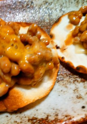 焼いた餃子の皮にチーズと納豆-レシピのメイン写真