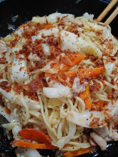 簡単塩焼きそば(鶏皮・キャベツ・人参)-レシピのメイン写真