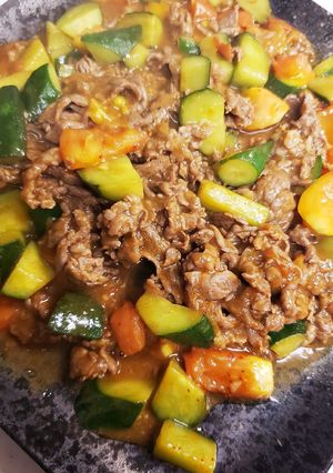 トマトとキュウリと牛肉のOKAカレー炒め-レシピのメイン写真