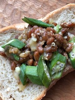 納豆とオクラの味噌風味トースト-レシピのメイン写真