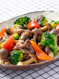 牛肉とブロッコリーのしめじ炒め-レシピのメイン写真