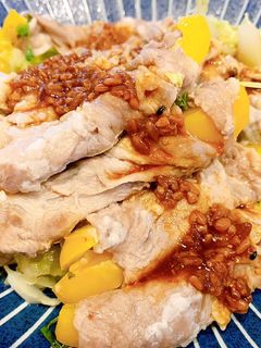 豆苗とパプリカと豚キャベの蒸し焼き-レシピのメイン写真