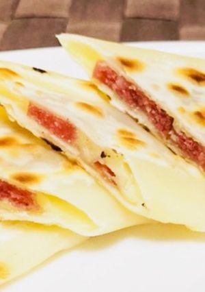 お弁当やおつまみ★餃子の皮でサラミチーズ-レシピのメイン写真