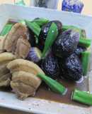 ヘタ紫茄子の揚げ茄子と豚三枚肉の煮物