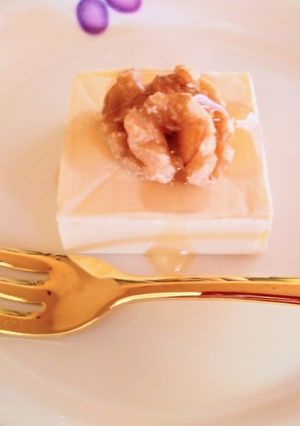 材料3つ簡単おやつやおつまみ♪蜂蜜クリチ-レシピのメイン写真