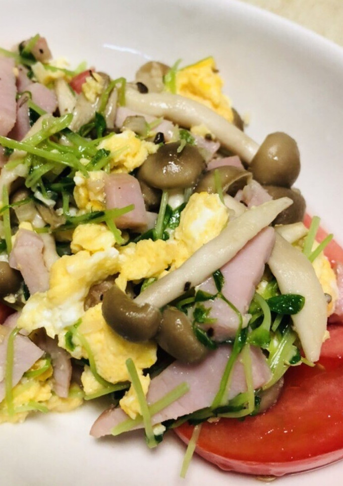 豆苗としめじとハムで簡単美味炒め-レシピのメイン写真