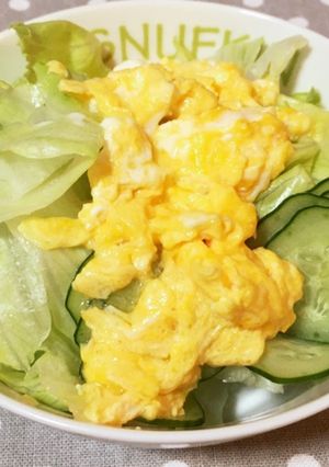 レタスサラダのスクランブルエッグのっけ-レシピのメイン写真