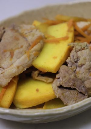 簡単美味♪豚肉コリンキーの醤油カレー炒め-レシピのメイン写真