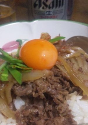 濃い目なお味の牛丼♪卵黄（温玉可）のせ-レシピのメイン写真