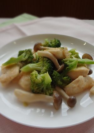 ブロッコリーと鶏肉のピリ辛マヨ和え-レシピのメイン写真