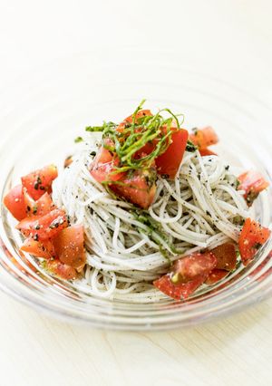 黒胡麻とトマトの香味和えそうめん-レシピのメイン写真