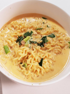 牛乳チーズで辛ラーメン☆〆はリゾットに!-レシピのメイン写真