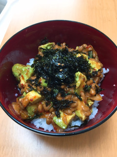 簡単ランチ!納豆アボキム丼-レシピのメイン写真