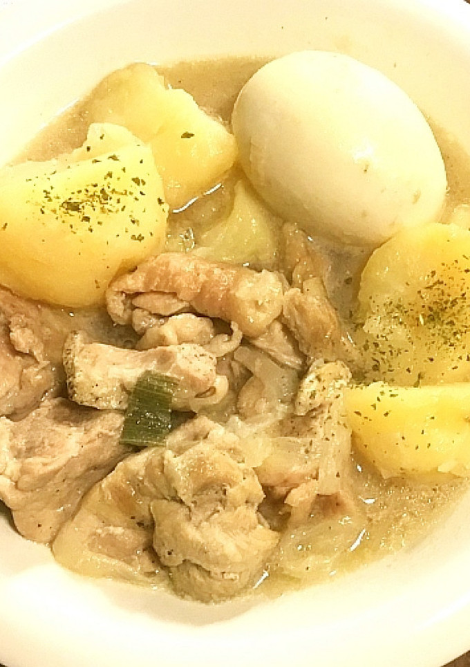 鶏肉とじゃがいもとゆで卵の和風煮込み-レシピのメイン写真