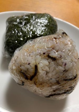 1個で満足☆ばくだんおにぎり☆-レシピのメイン写真