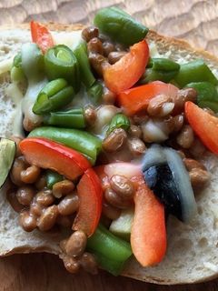 納豆と夏野菜のトースト-レシピのメイン写真