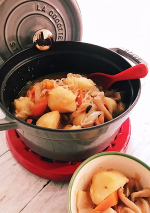 staub 生姜香る無水肉じゃが-レシピのメイン写真