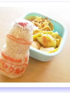 キャラ弁 「んっ?ヤクルトのおにぎり♪」-レシピのメイン写真