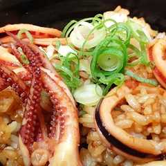 รูปของ 屋台の味！イカ焼きメシ！