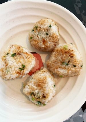 ネギと鰹節 焼きおにぎり-レシピのメイン写真