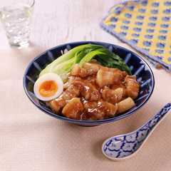 รูปของ ガーリック魯肉飯