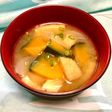 優しい甘さ*南瓜と玉ねぎ・油揚げの味噌汁