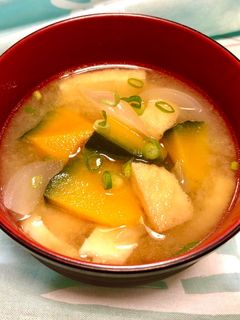 優しい甘さ*南瓜と玉ねぎ・油揚げの味噌汁-レシピのメイン写真