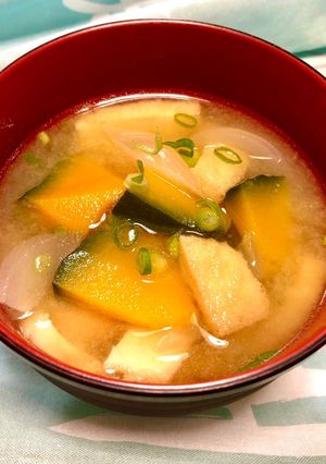 優しい甘さ＊南瓜と玉ねぎ・油揚げの味噌汁-レシピのメイン写真