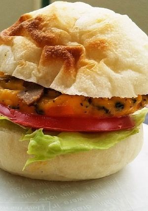 犬ご飯 オムレツバーガー-レシピのメイン写真