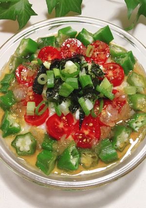 ごま油香る♪山芋×オクラ×トマトの3色丼-レシピのメイン写真