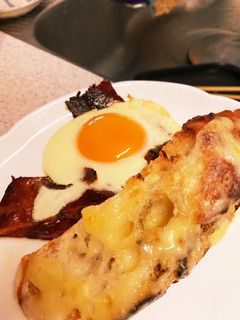 ダイソー燻製ベーコン目玉焼き-レシピのメイン写真