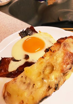 ダイソー燻製ベーコン目玉焼き-レシピのメイン写真