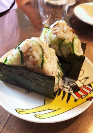 サバ味噌缶ときゅうりのおにぎり-レシピのメイン写真