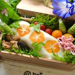 A picture of 【簡単】 キャラ弁 あさがお 薄焼き卵.