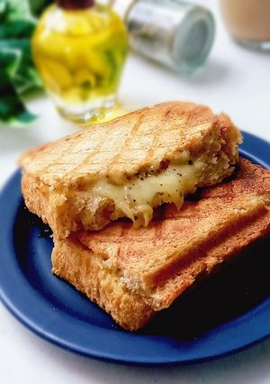 ピリッと黒胡椒　蜂蜜チーズのホットサンド-レシピのメイン写真