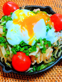 豚ニラ温玉丼-レシピのメイン写真