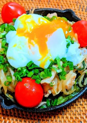 豚ニラ温玉丼-レシピのメイン写真