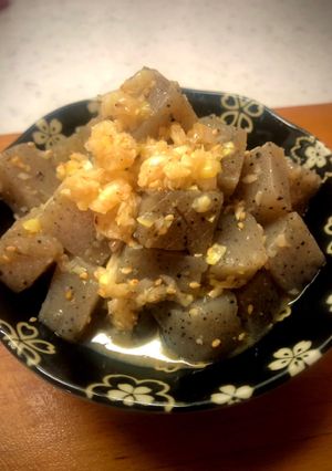 ヘルシーおかず！こんにゃくのネギ塩炒め-レシピのメイン写真