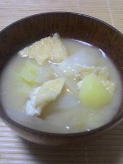 じゃがいもと油揚げと玉ねぎのみそ汁-レシピのメイン写真