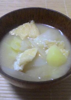 じゃがいもと油揚げと玉ねぎのみそ汁-レシピのメイン写真