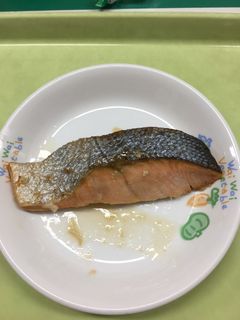 【保育園給食】鮭のバターしょうゆ焼き-レシピのメイン写真