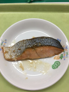 【保育園給食】鮭のバターしょうゆ焼き-レシピのメイン写真