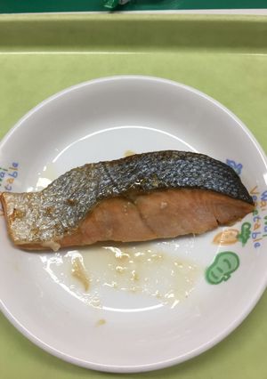 【保育園給食】鮭のバターしょうゆ焼き-レシピのメイン写真