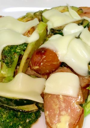 余り野菜とフランクの醤油マヨ炒めチーズ乗-レシピのメイン写真