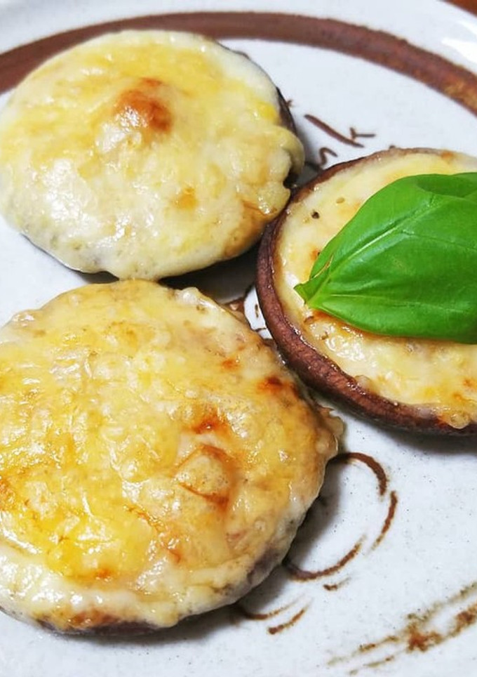 椎茸のチーズ焼き(ピザ風、醤油マヨ)-レシピのメイン写真