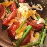 基本からアレンジまで！思わずつくりたくなる「トマト アスパラ 卵」の