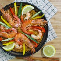 基本からアレンジまで！思わずつくりたくなる「本格パエリア」のレシピ