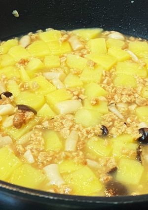 【幼児食】ジャガイモ、大豆ミート、しめじ-レシピのメイン写真