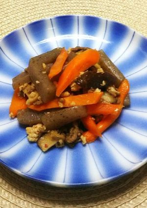 3種の挽肉とこんにゃくのピリ辛炒め-レシピのメイン写真